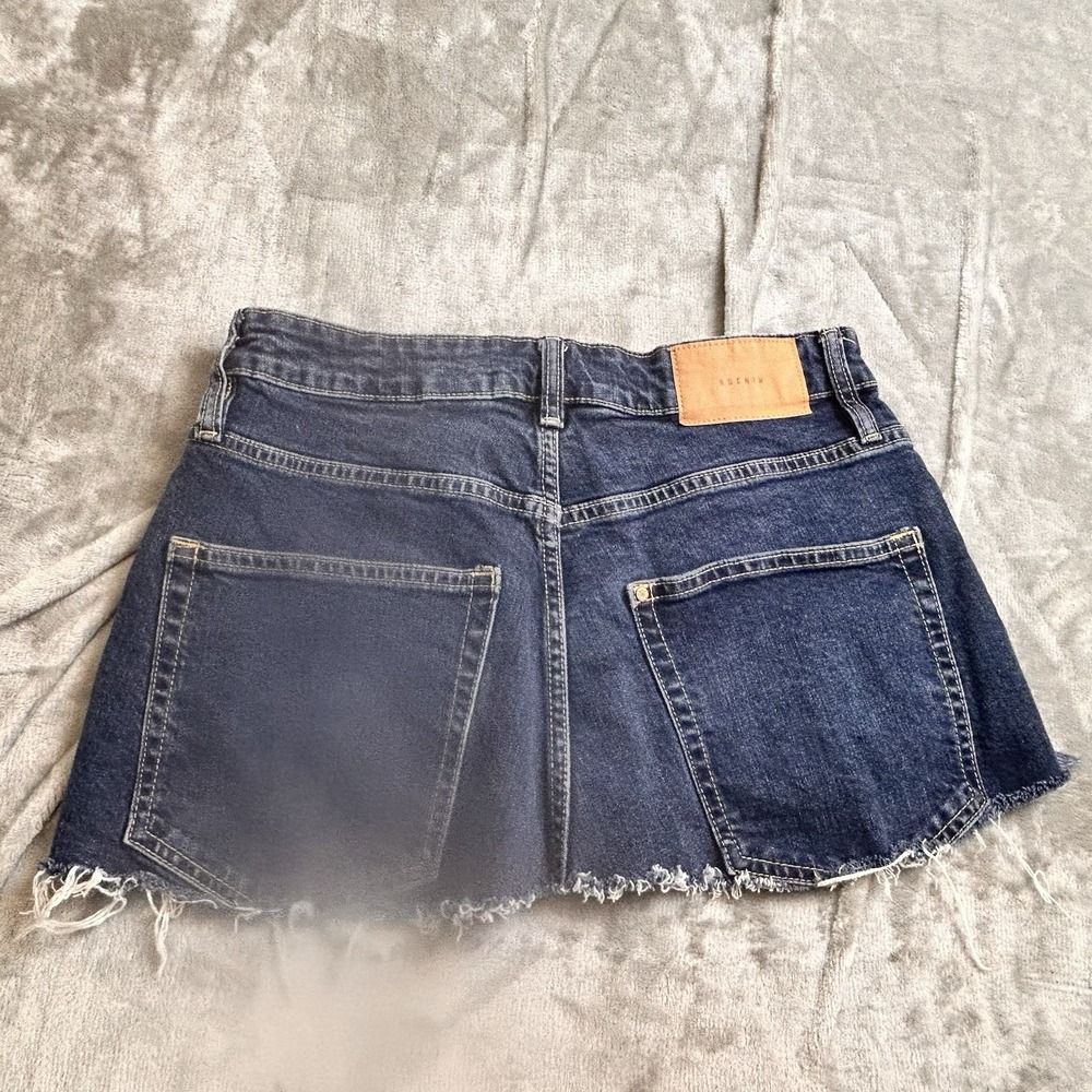 H&M Demin Skirt Mini Size 8 Blue Jean Medium Wash Frayed Hem